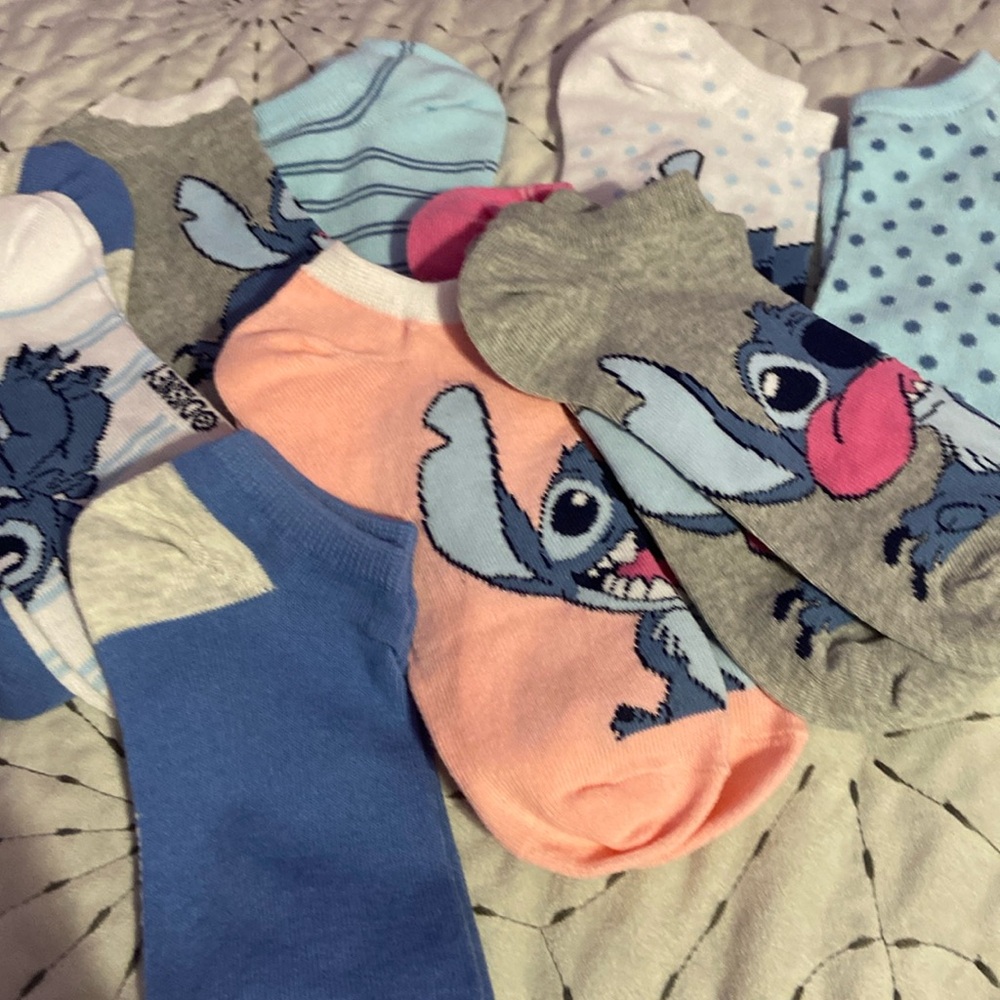 10 pairs of stitch and colored socks